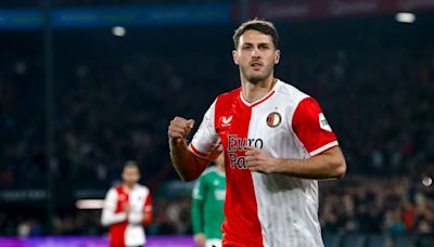 Santi Giménez es duda con el Feyenoord para enfrentar al NEC