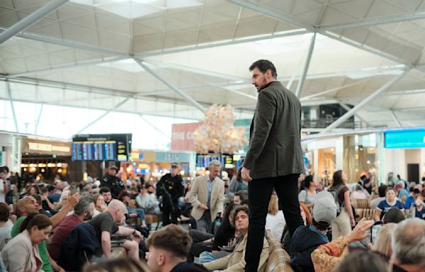 Red Eye's Richard Armitage reveals panic at airport during filming