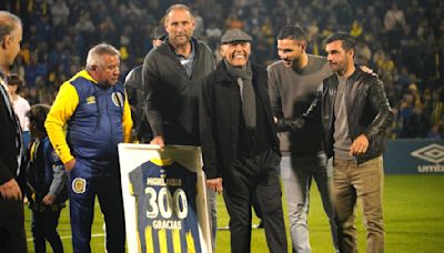 Miguel Ángel Russo fue homenajeado en el Gigante por las glorias de Central