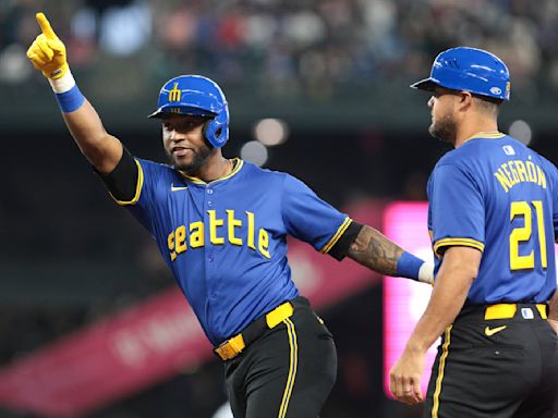 Suárez, Pederson homer, Nelson goes 6 innings in Diamondbacks' 7-1 victory over White Sox