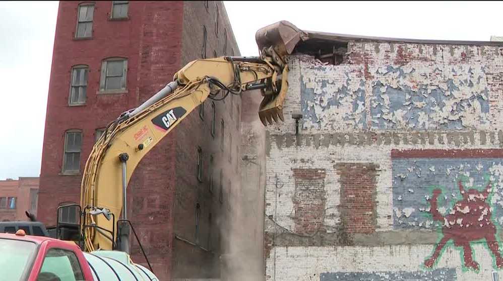 Former Downtown Froggy's Bar location under demolition for bocce courts