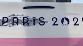 Panneaux raturés, stickers... À Marseille, des habitants tentent de cacher les inscriptions "Paris 2024"