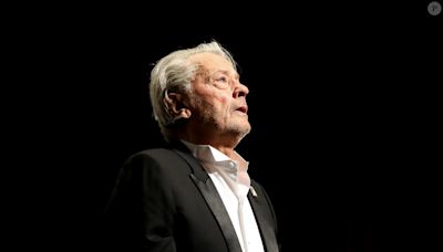 "Il est très très mal entouré" : Alain Delon confronté au cancer et aux soucis familiaux, Brigitte Bardot lance un cri du coeur