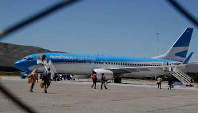 Aeropuerto cerrado en San Martín de los Andes por acumulación de nieve en la pista - Diario Río Negro