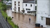 Hochwasser steigt und steigt: Mehrere Orte und Autobahn im Saarland überflutet