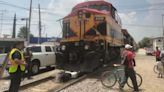 Motociclista evita ser arrollado por el tren en Las Terceras