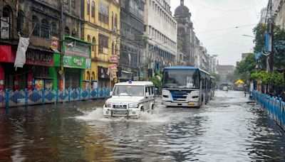 Cyclone Remal kills 2 in Bengal before weakening, Met says moderate rain to continue