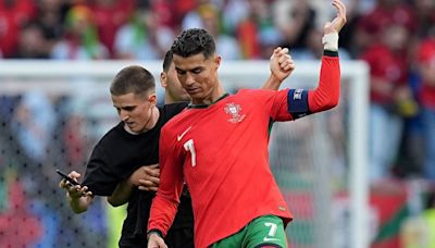 El partido de Portugal fue detenido cuatro veces por fanáticos de Ronaldo