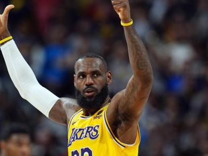 LeBron James firma un nuevo contrato con los Lakers en la NBA