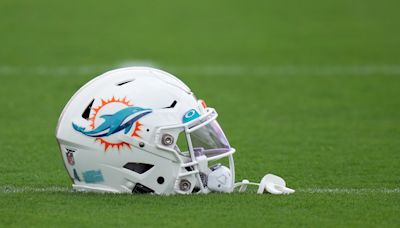 Aaron Brewer exits Dolphins-Falcons joint practice due to injury