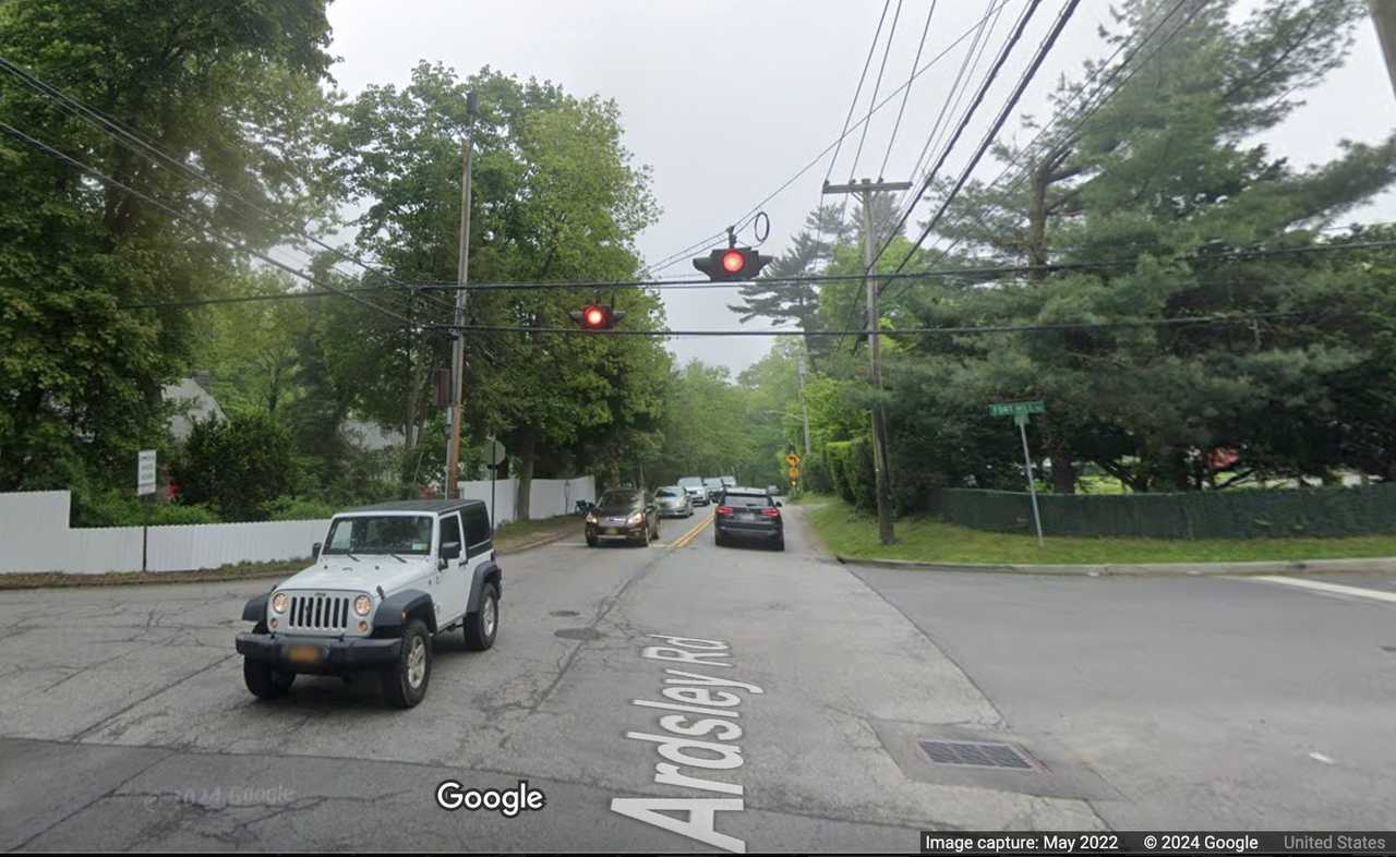 Traffic Light To Replace 'Confusing' Blinking Signal At Greenburgh Intersection Near School