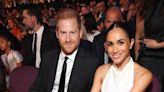 Meghan Markle deslumbra de blanco en los ESPY mientras Harry recibe polémico premio