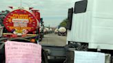 Segundo día de bloqueos de transportistas por la falta de dólares y combustible en Bolivia