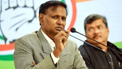 'AAP candidate on Congress ticket,' says Ex-Delhi MLA Naseeb Singh on Udit Raj after resignation