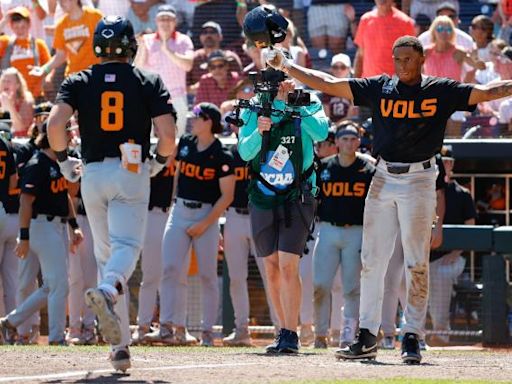 College World Series final score, results: Late homers power Tennessee to Game 2 win vs. Texas A&M | Sporting News