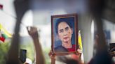 La junta birmana saca a Aung San Suu Kyi de prisión ante un posible arresto domiciliario