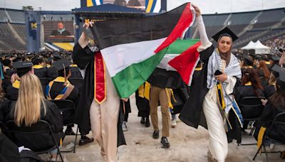 Cerca de 50 estudiantes interrumpieron una ceremonia de graduación de la Universidad de Michigan en protesta por la guerra en Gaza