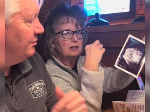 Grandma "Finds" Ultrasound Photo In Her Menu At Texas Roadhouse For The Sweetest Reason