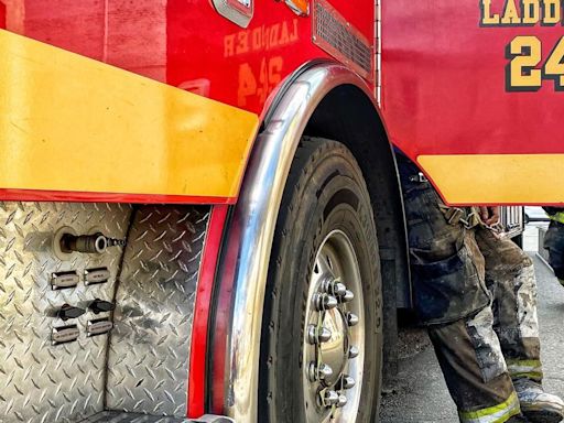 Firefighters battling fast-moving brush fire in Santa Clarita