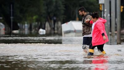 Chuvas no Rio Grande do Sul: 'Vou ficar por aqui, está muita ladroagem', diz ilhado que resiste a resgate