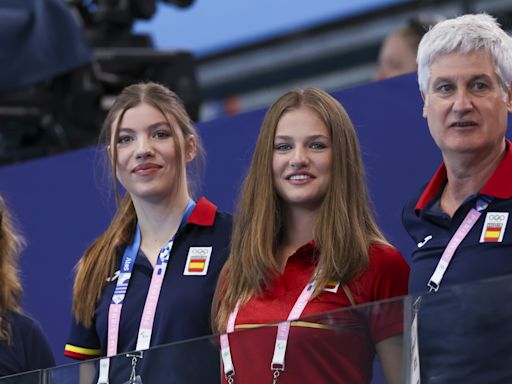 La Princesa de Asturias y la infanta Sofía acuden al debut de la selección de waterpolo