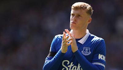 Manchester United make improved second bid for Everton star Jarrad Branthwaite