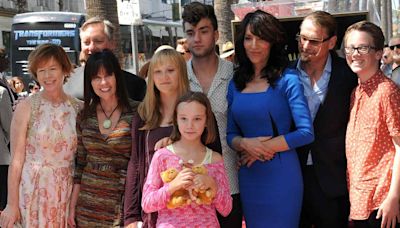 All About Katey Sagal's 6 Siblings, Including TV Star Twins Liz and Jean