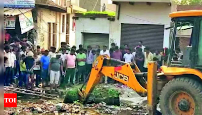 Drunk man escapes via drain, cops bring bulldozer to scoop him out | Agra News - Times of India