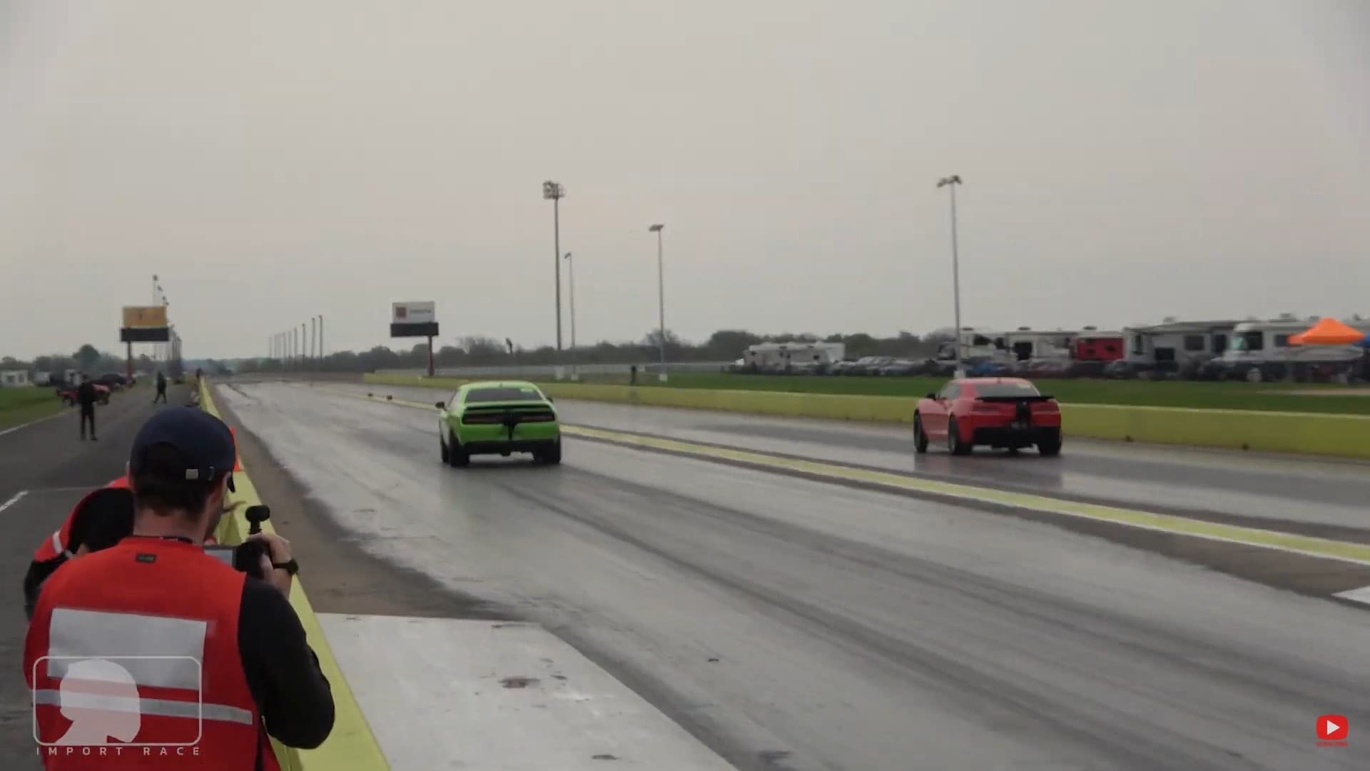 Dodge Challenger SRT Hellcat Takes on Non-ZL1 Chevrolet Camaro