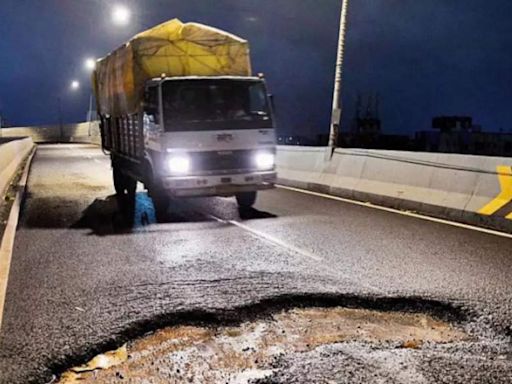 Opened just a year ago, potholes crop up on Mumbai's Santacruz-Chembur Link Road extension | Mumbai News - Times of India