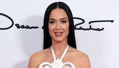 Katy Perry : en décolleté XXL et string apparent, la star laisse entrevoir son fessier