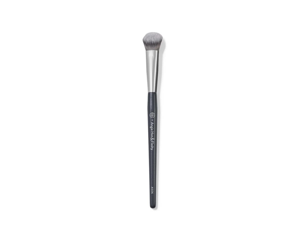 This TikTok-Viral Concealer Brush Actually Lives Up to the Hype