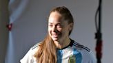 Estefanía Banini, la artista de la gambeta que volvió a sonreír en la selección argentina, pero nunca baja la voz ni la cabeza: “Estamos en un país que castiga a quienes hablan”
