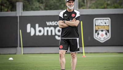 Vasco enfrenta o Flamengo com estreia do novo treinador