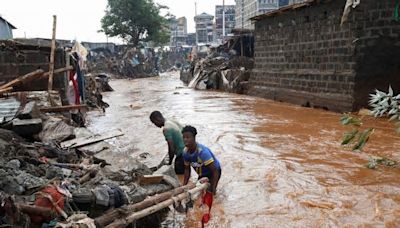 Aumentan a 42 los muertos por las inundaciones del Mai Mahiu en Kenia, según Citizen TV