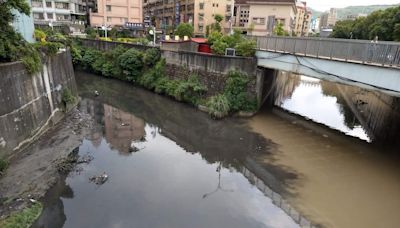 新莊潭底溝旁「國小生邊上課邊忍臭」 抽水站改建有進度