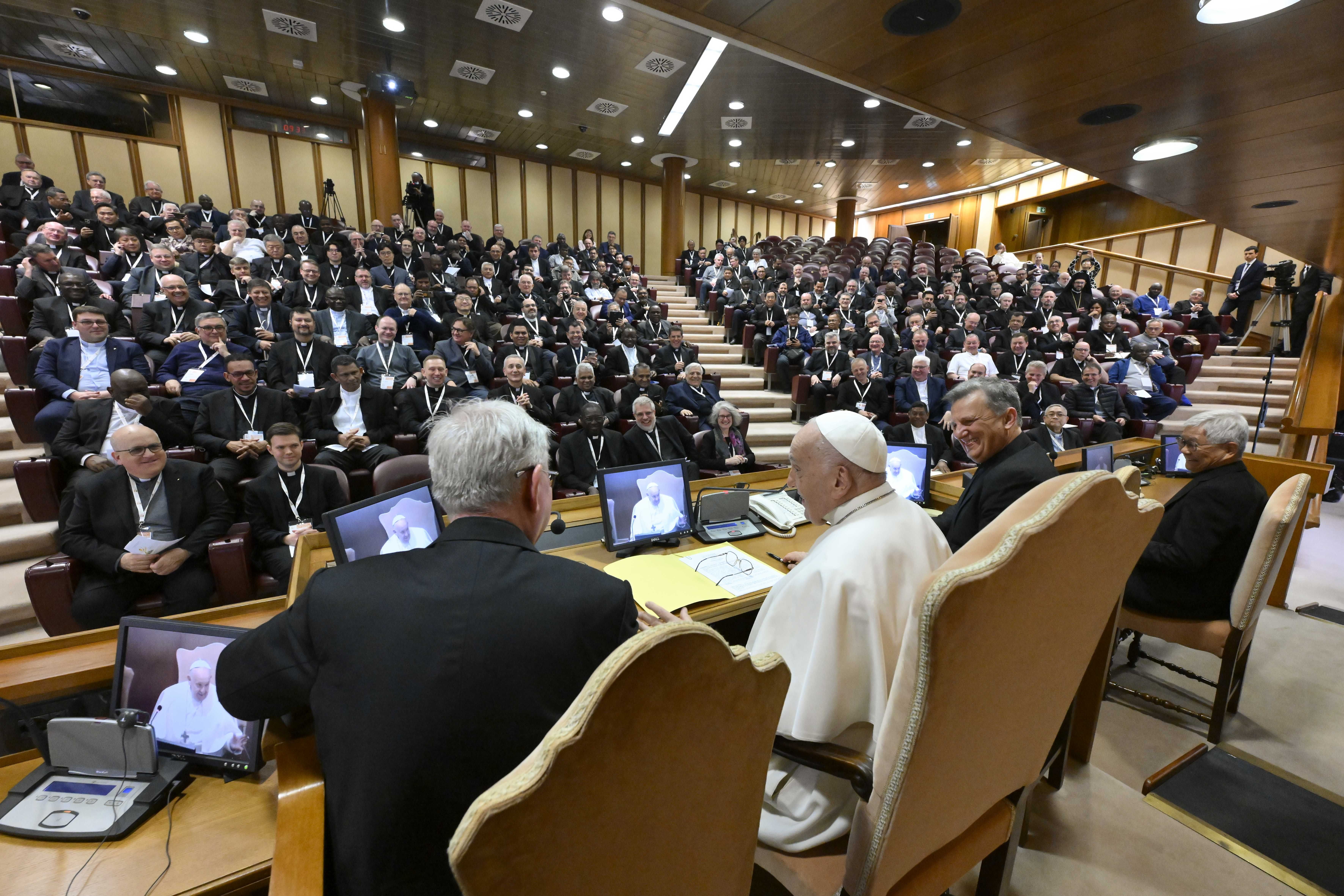 Pope to world’s parish priests: Church could not go on without you