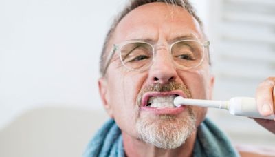 Dentist shows how morning toothbrush 'mistake' could be ruining your teeth