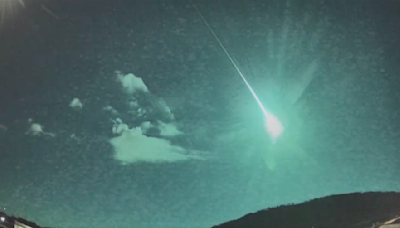 Watch a Blue-Green Comet Illuminate Skies Over Spain and Portugal