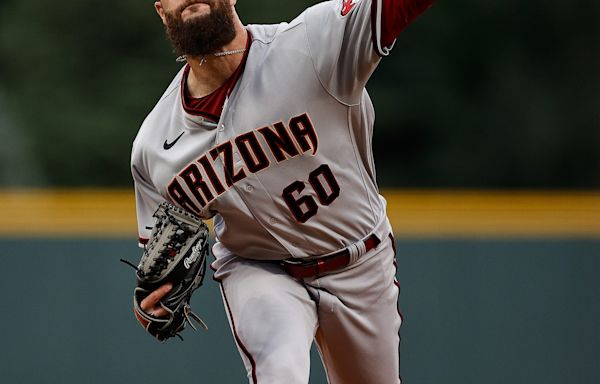 Brewers swing a minor-league trade with the Mariners for a former Cy Young winner