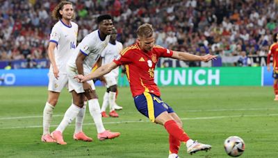 Magia de Dani Olmo, autogol de Koundé y ¡vaya remontada de la Roja!