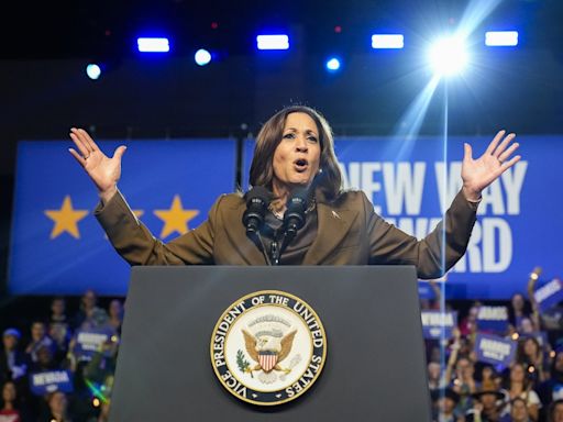 Harris trolls Trump at Vegas rally and LA fundraiser, says her crowds are 'pretty big'