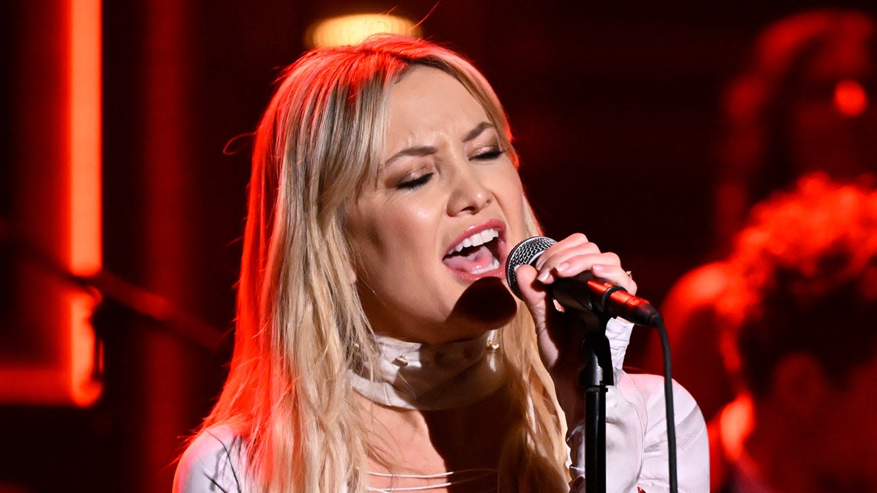 Kate Hudson Makes TV Performance Debut Singing New Single