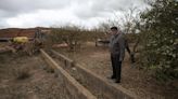 Un centenar de agricultores denuncia el secuestro de sus tierras tras su reserva por Adif en Parc Sagunt