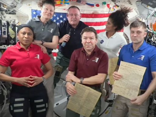 NASA astronauts send Fourth of July message to Earth from ISS (video)