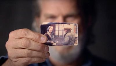 Jeff Bridges Carries a Photo of the Moment He Met His Wife