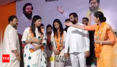 Former encounter cop’s wife joins CM Eknath Shinde’s party, may contest assembly election from Andheri | Mumbai News - Times of India