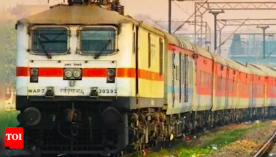 Fire in Gorakhpur-bound train near Mumbai; passengers safe | Mumbai News - Times of India