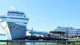 Crucero de la Florida se enfrenta a un fuerte oleaje y choca contra muelle