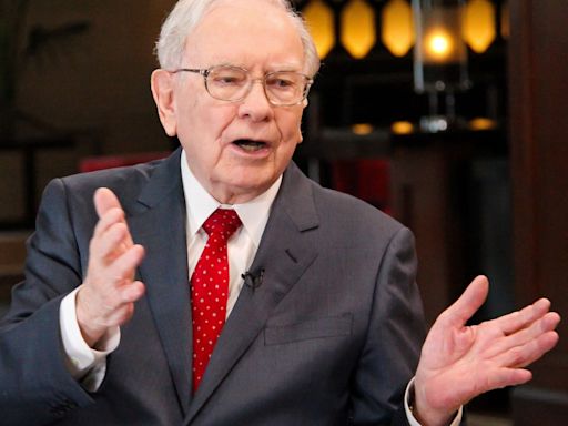 Warren Buffett loves dividend-paying stocks, but Berkshire doesn't pay one — Here's why